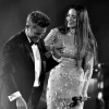 El día en que Rosalía interpretó ‘Cuando nadie me ve’ de Alejandro Sanz durante la ceremonia Persona del Año de los Latin Grammy.