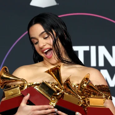 Rosalia lleva cuatro premios latin grammy 2022 97