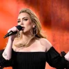 Adele se ve obligada a tomar un receso debido a un problema en sus cuerdas vocales.