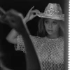 Beyoncé revela su más reciente álbum durante el intermedio del Super Bowl y presenta dos novedosas melodías, ‘Texas Hold’em’ y ’16 Carriages’.