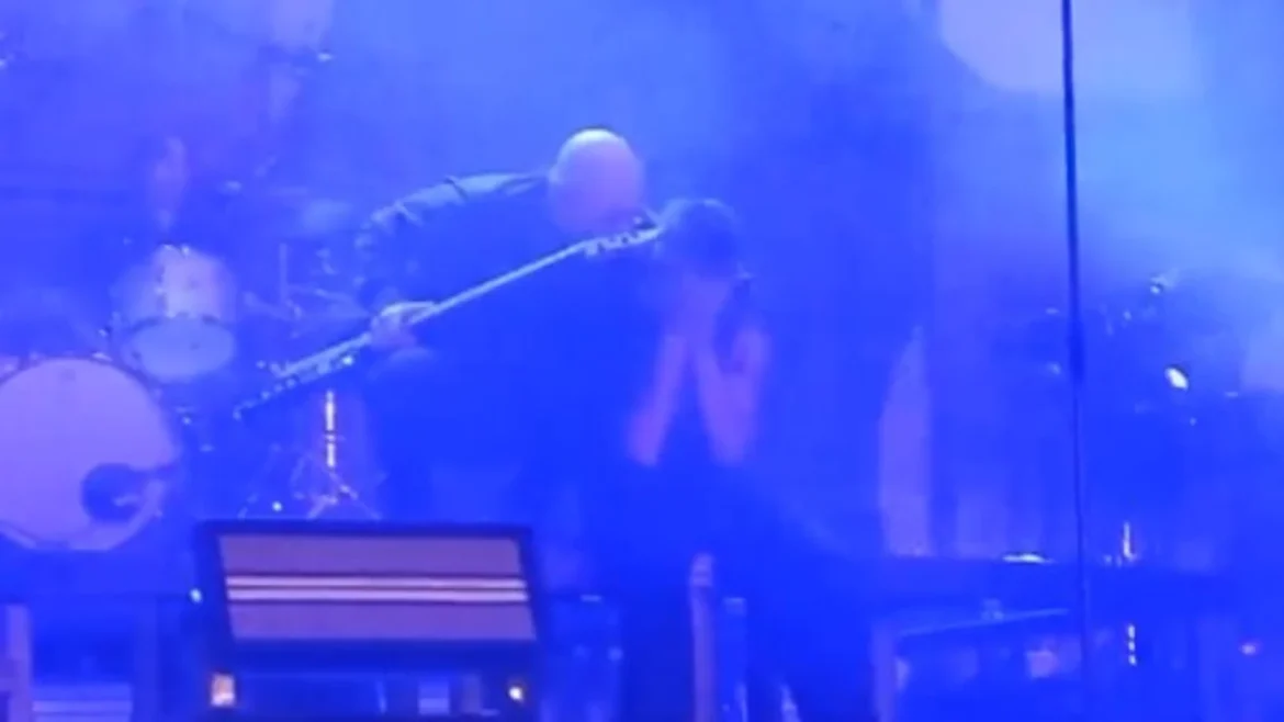 Pucho cantante vetusta morla derrumba cantar directo sabana mis fantasmas 97