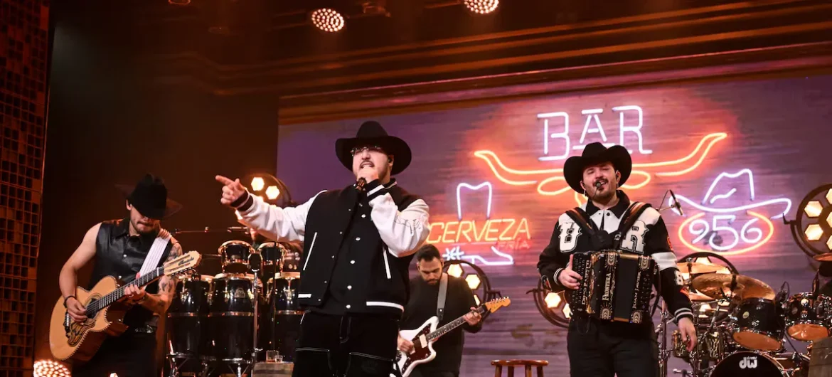 Maluma y grupo frontera