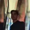 La policía nacional está investigando el vídeo viral de un joven suspendido del último vagón de un tren en madrid.