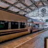 «una avería eléctrica en la estación de valladolid interrumpe el servicio de más de diez trenes ave»