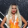 Karol g hace vibrar el set de jimmy fallon con su nuevo éxito ‘tropicoqueta’