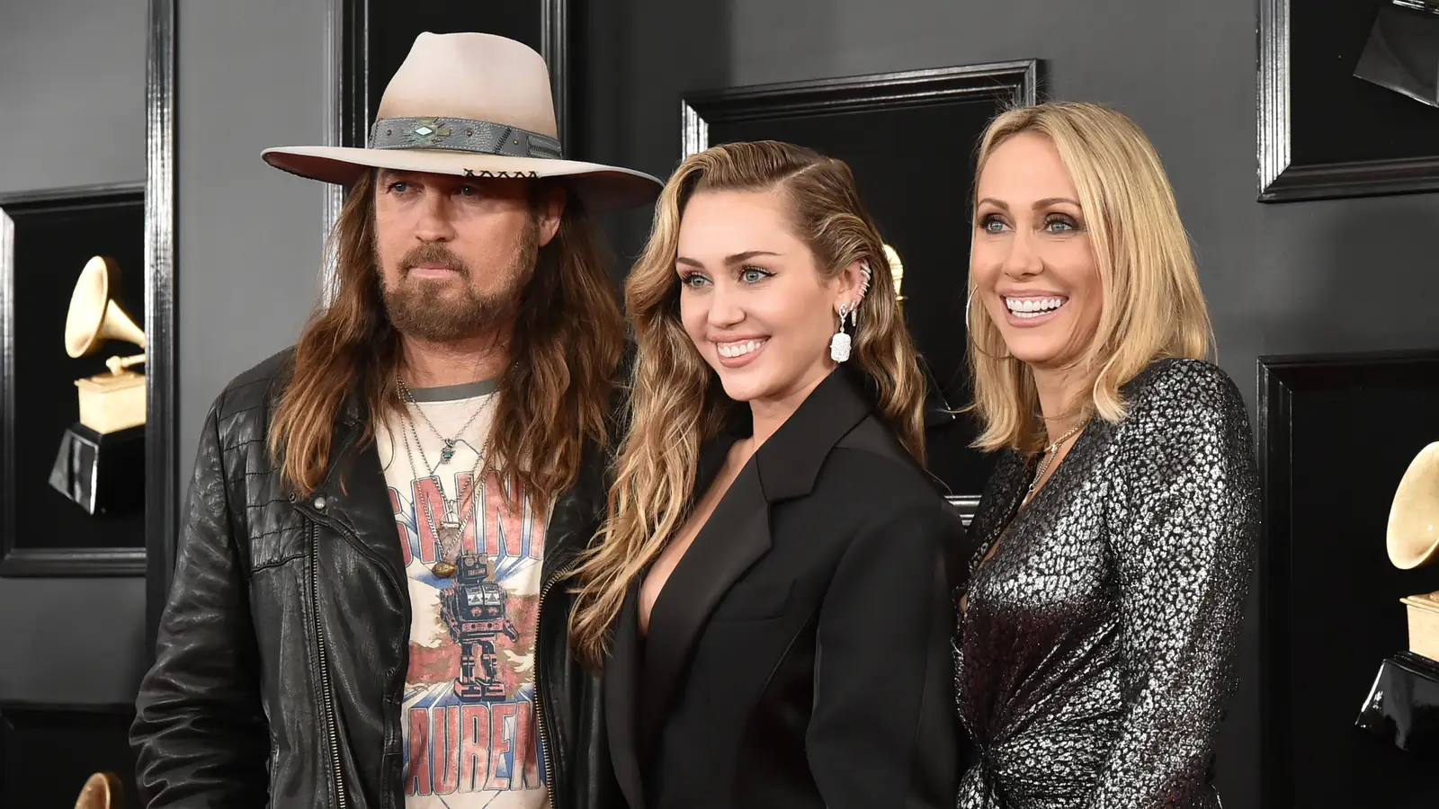 Miley cyrus sus padres billy ray cyrus tish cyrus premios grammy 2019 97