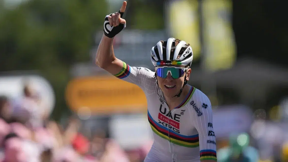 Tadej pogačar recupera el maillot amarillo del tour de francia tras su victoria en el muro de bretaña.