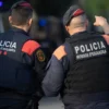 Un hombre armado irrumpe en una comisaría de montornès del vallès, apuñala a un mosso y es abatido por la policía.