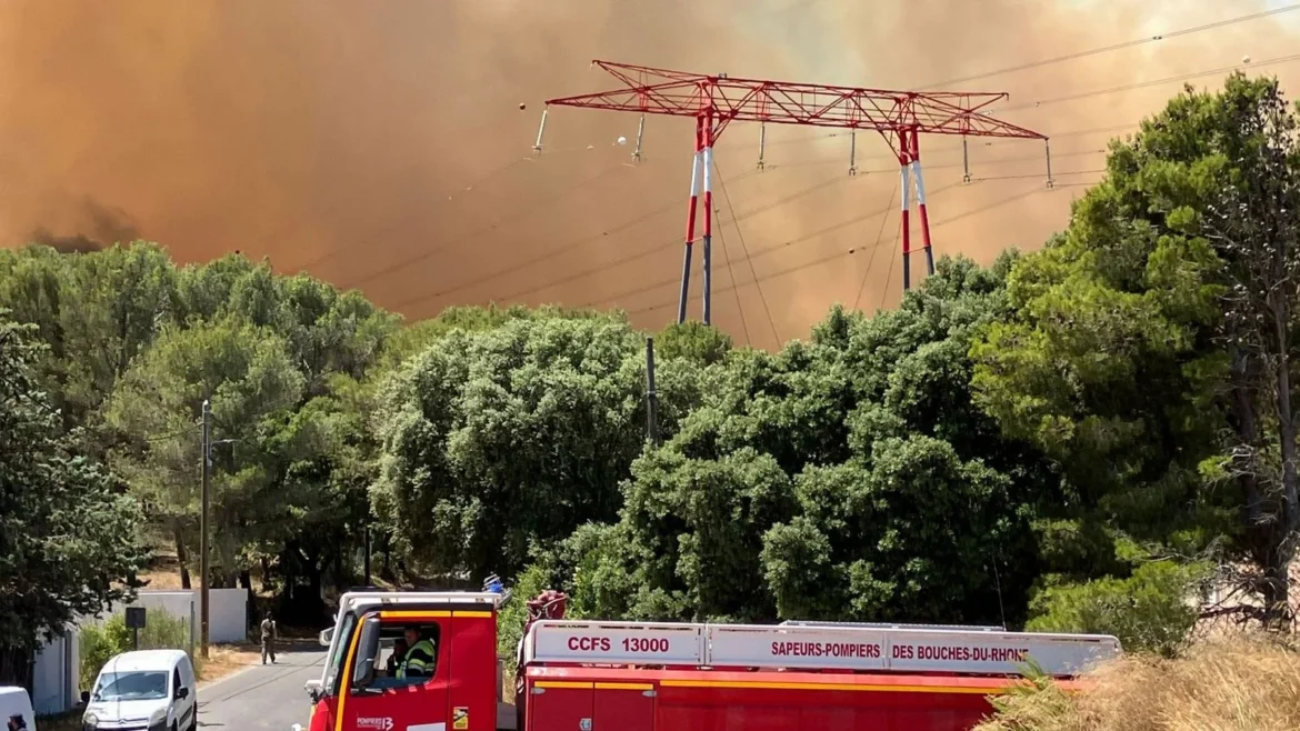 Un incendio obliga a cerrar el aeropuerto de marsella y confina a varias zonas del norte de la ciudad.