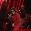 Bunbury se enfada en pleno concierto: “todo el maldito show con el móvil”