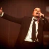 Rauw alejandro conquista la noche madrileña con un show cargado de estilo mafioso, intensidad y mucho ritmo.