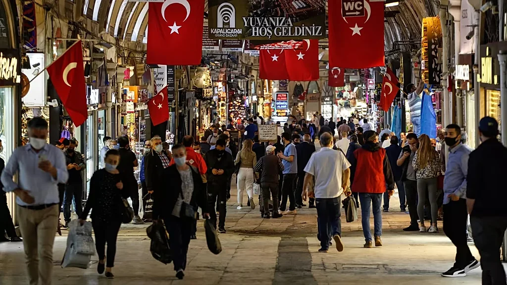 La policía de estambul decomisa joyas y reliquias valoradas en 26 millones de euros en una operación en el gran bazar 1 Policía