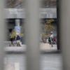 Pozuelo ordena clausurar el centro de migrantes impulsado por sánchez por carecer de la licencia adecuada.