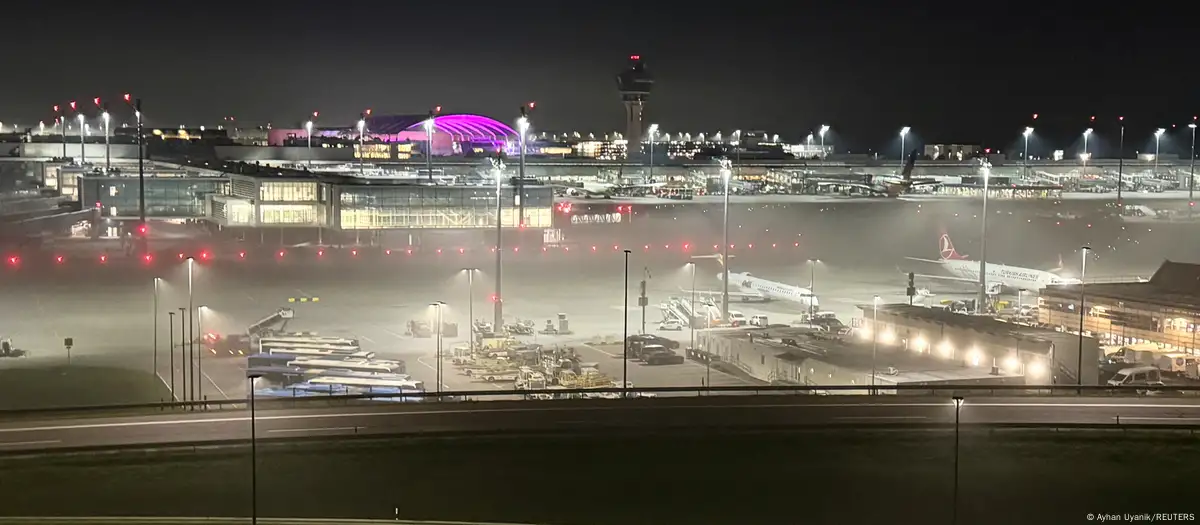 Cierran el aeropuerto de múnich por drones: vuelos cancelados y pasajeros durmiendo en catres. 1 Múnich