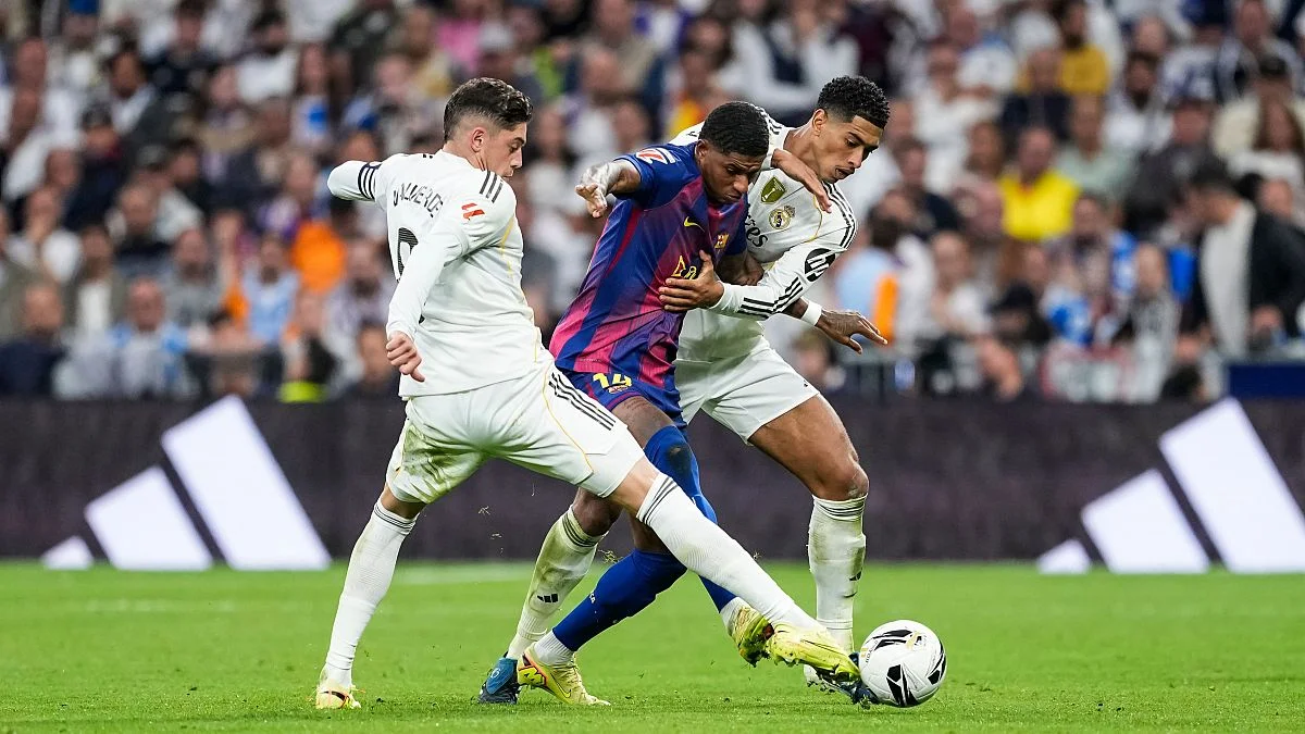El real madrid vence al barcelona (2-1) y se consolida líder de laliga con goles de mbappé y bellingham 1 Real madrid