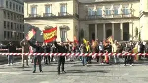 La ertzaintza arresta a 19 personas por los disturbios registrados en vitoria tras un acto de falange española. 1 Española