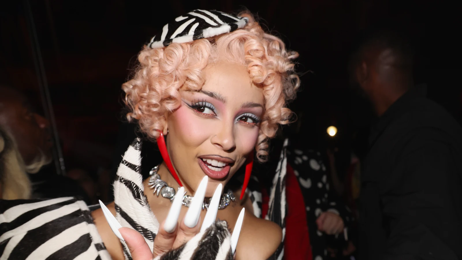 Doja cat sorprende al hablar de los hombres bisexuales: “si mi novio es un poco afeminado, no tengo problema” 1 Doja cat