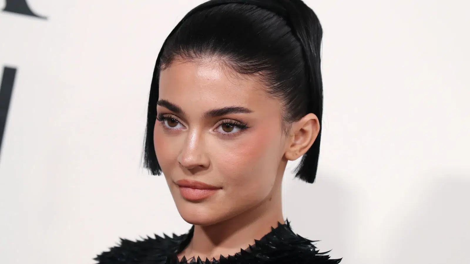 Kylie jenner causa sensación en redes y deja entrever su posible debut como cantante. 1 Kylie jenner