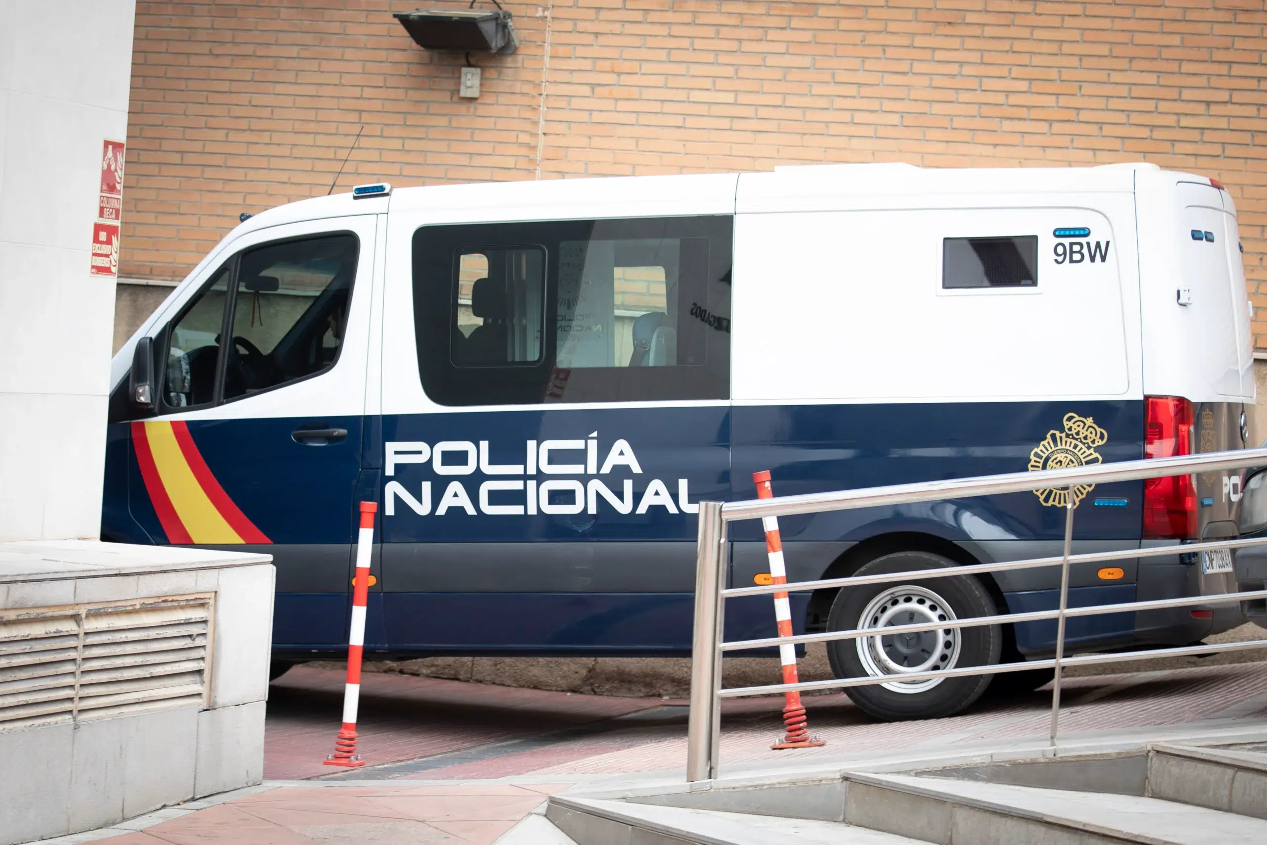 La policía desmantela la primera célula del 'tren de aragua' en españa con 13 detenidos. 1 Policía