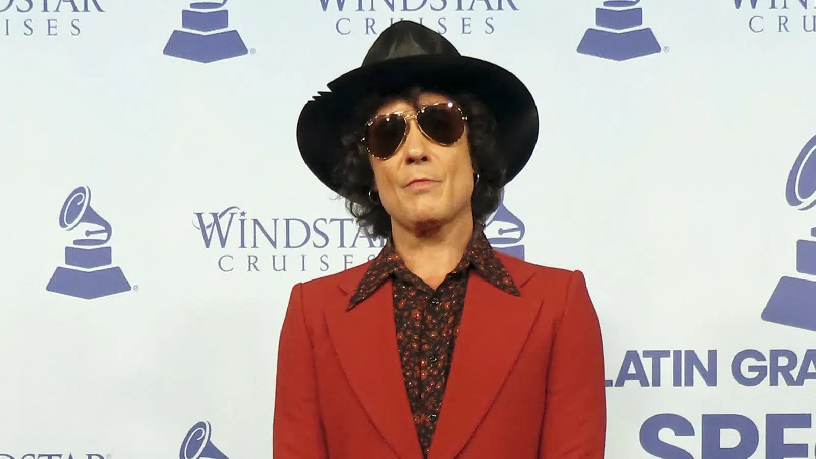 Enrique bunbury recibe el premio a la excelencia musical en los latin grammy 2025 1 Enrique bunbury