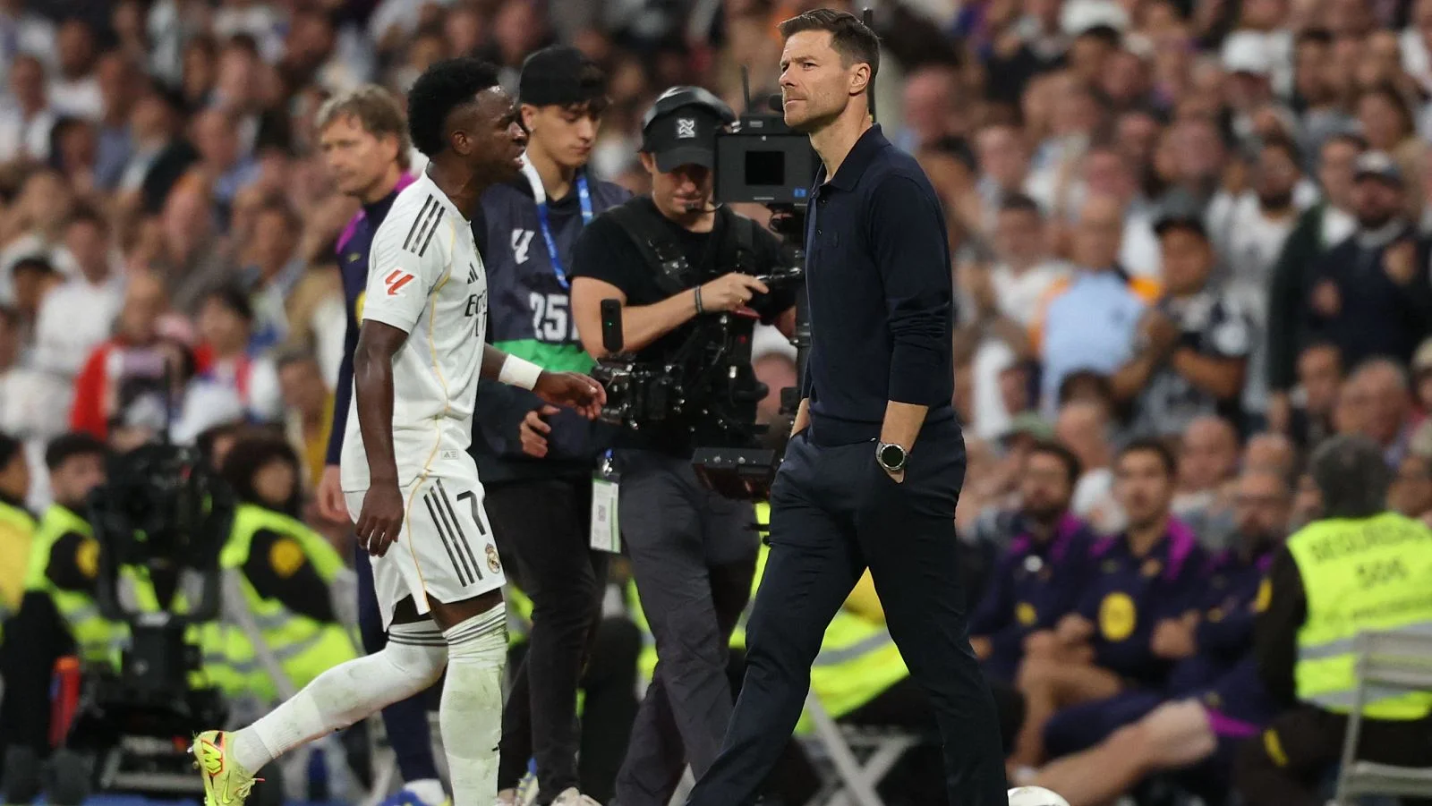 El enfado de vinícius, sus disculpas y el perdón de xabi alonso: el valencia pone a prueba la tensión en el real madrid 1 Valencia