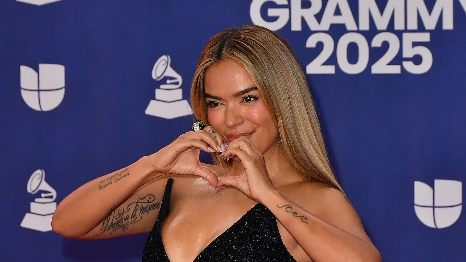 Karol g lanza un mensaje contundente a sus haters tras ganar el latin grammy a canción del año 1 Karol g