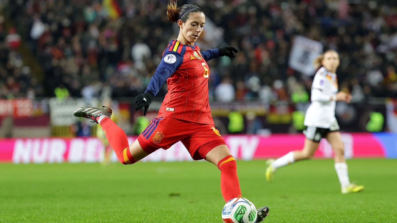 Aitana bonmatí sufre una fractura de peroné y causa baja en la selección española antes de la final de la nations league 1 Aitana bonmatí
