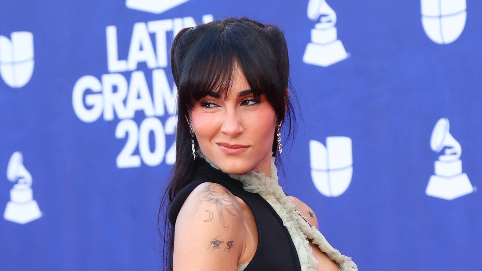 Ni aitana ha roto con plex ni rosalía ha grabado un nuevo videoclip: las inocentadas musicales de 2025 1 Aitana