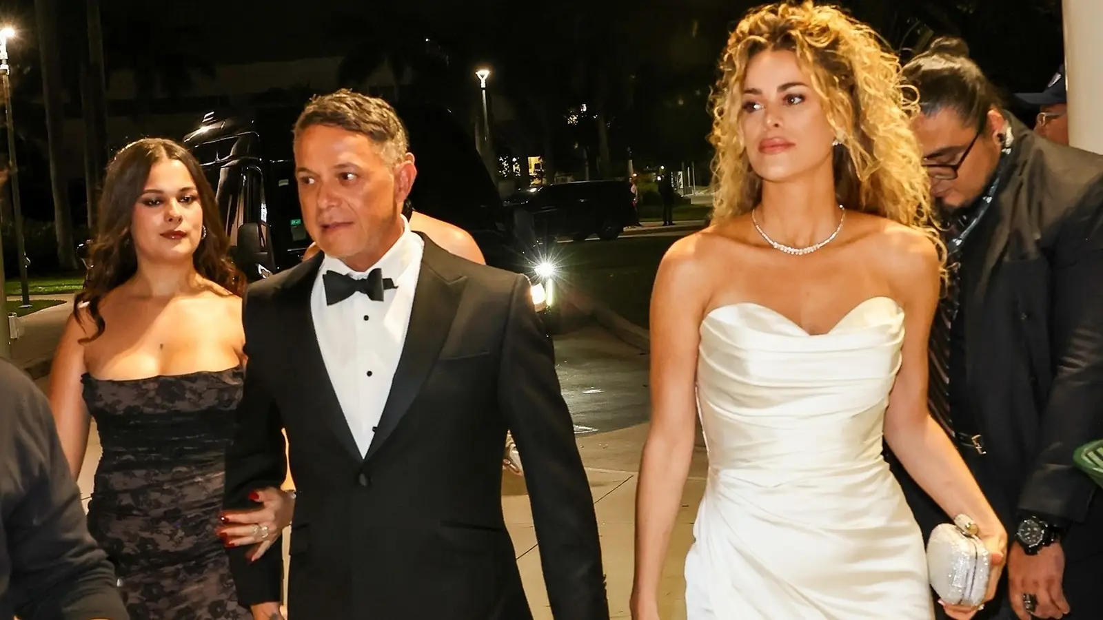 Alejandro sanz y candela márquez ponen fin a su relación: «yo no soy una perla, soy un océano» 2 Alejandro sanz candela marquez llegando latin grammy 2024 97