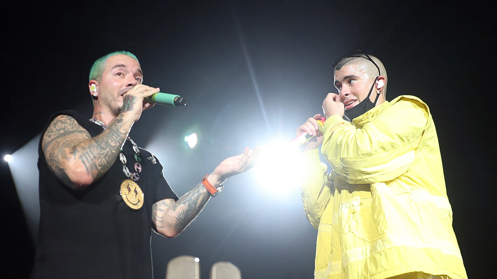 ¿qué pasó entre bad bunny y j balvin? Del distanciamiento a la reconciliación sobre el escenario 1 Bad bunny