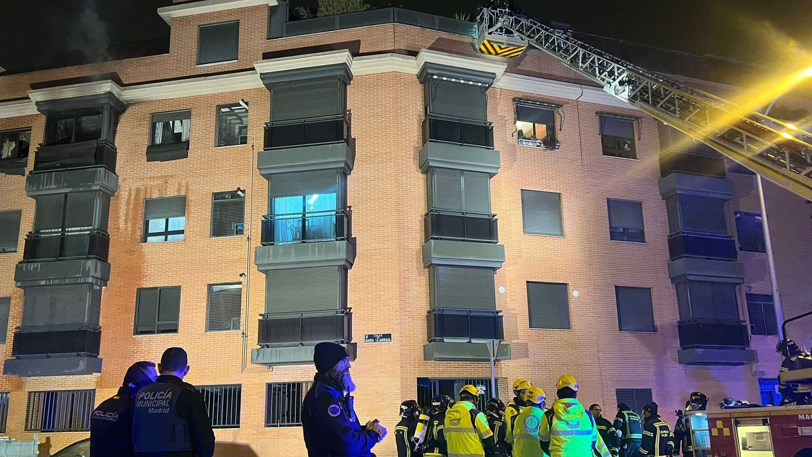 Mueren tres personas en un incendio en una vivienda de carabanchel, madrid. 1 Madrid