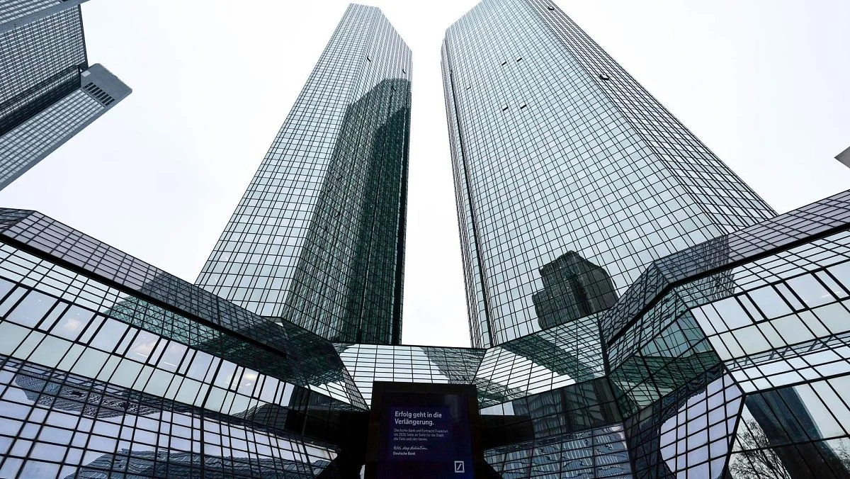 La policía alemana registra las oficinas de deutsche bank por un presunto caso de blanqueo de dinero vinculado a un oligarca ruso 1 Policía