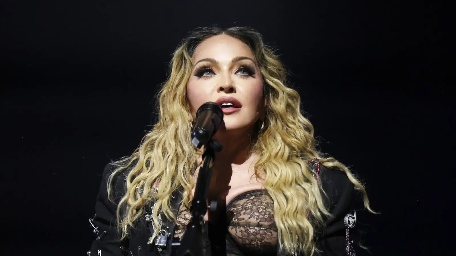 Así suena la versión de madonna de la bambola, el clásico italiano de patty pravo. 1 Madonna