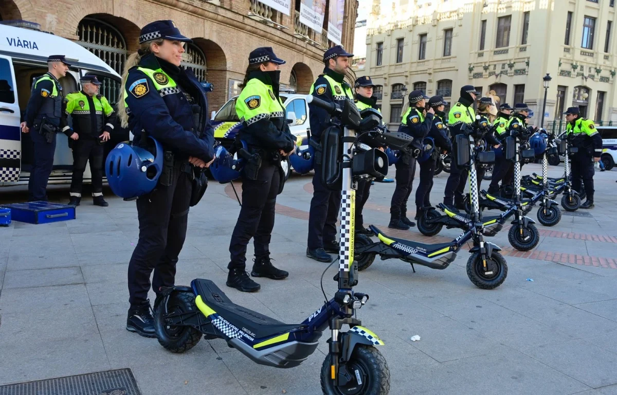 València impulsa una unidad policial en patinete eléctrico para reforzar la seguridad vial. 1 València