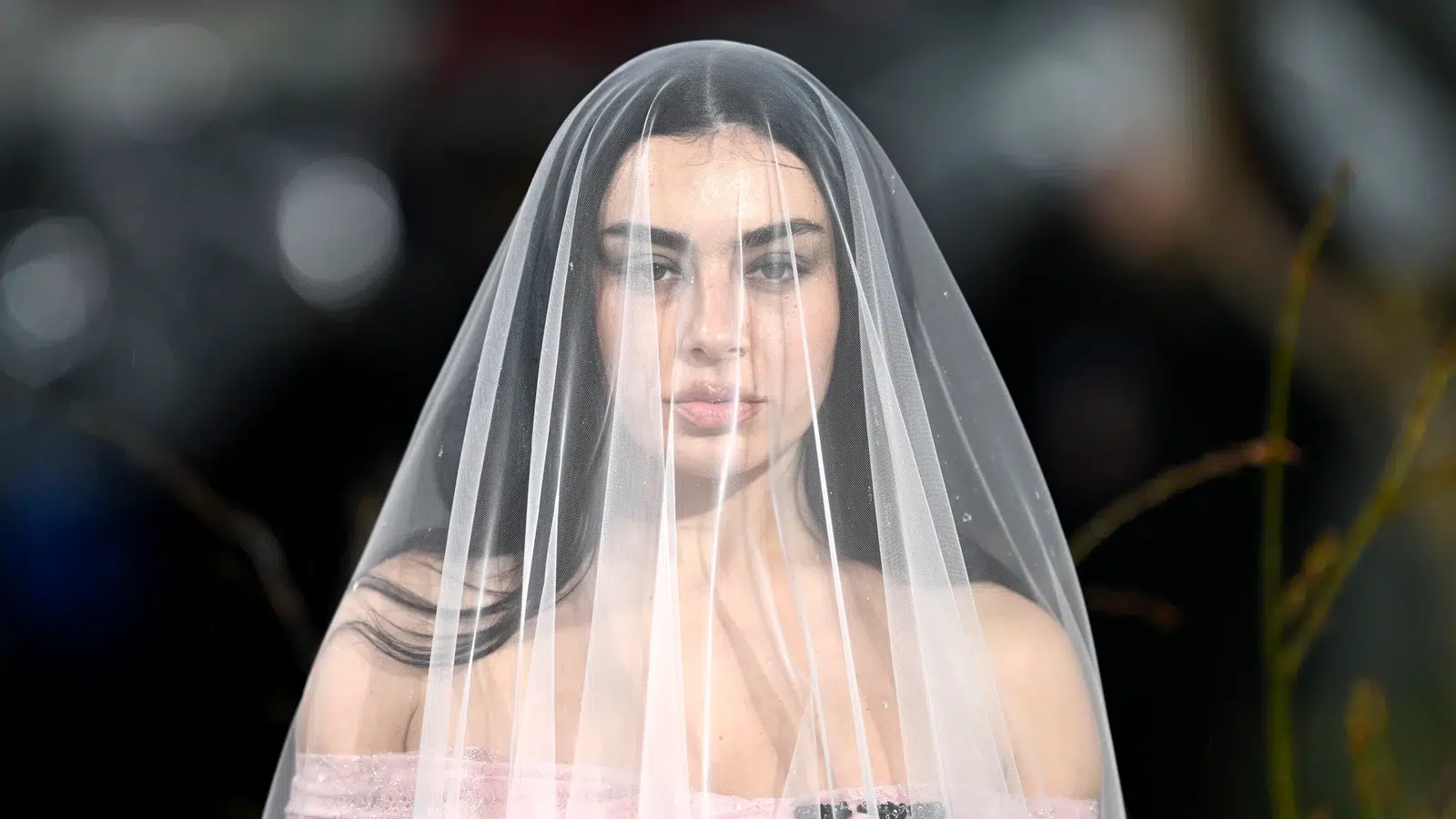 Charli xcx estrena wuthering heights, la banda sonora de cumbres borrascosas. 1 Charli xcx