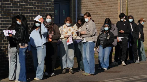 Brote de meningitis b en reino unido genera alarma: escasez de vacunas y colapso en farmacias 1 Reino unido