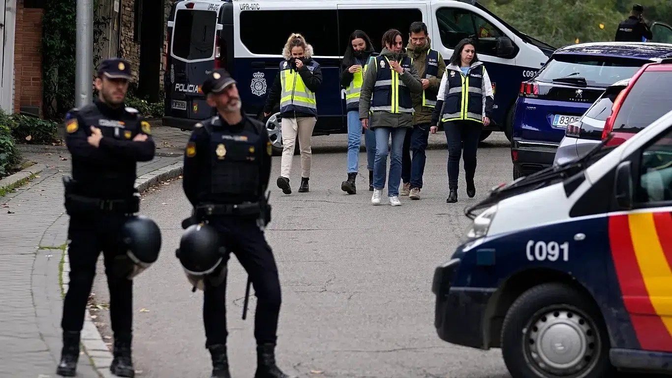 Condenan a un ciudadano portugués a dos cadenas perpetuas y 126 años de cárcel en españa 1 Condena