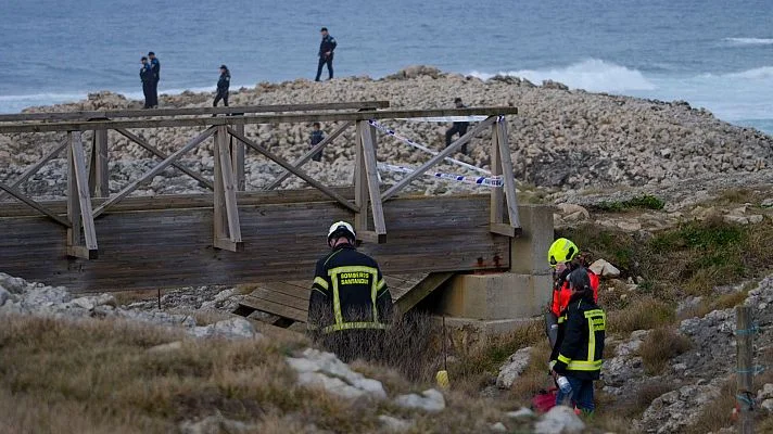 Monte, al menos cinco personas han fallecido este martes por la tarde tras el derrumbe de una pasarela en la playa de el bocal. 1 Monte