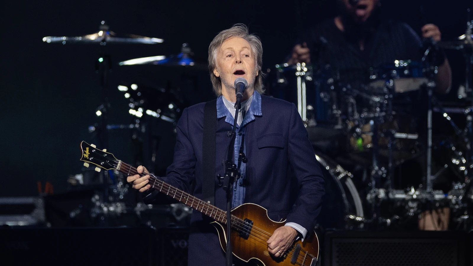 Paul mccartney reúne a taylor swift, olivia rodrigo y estrellas de hollywood en su concierto en los ángeles. 1 Paul mccartney