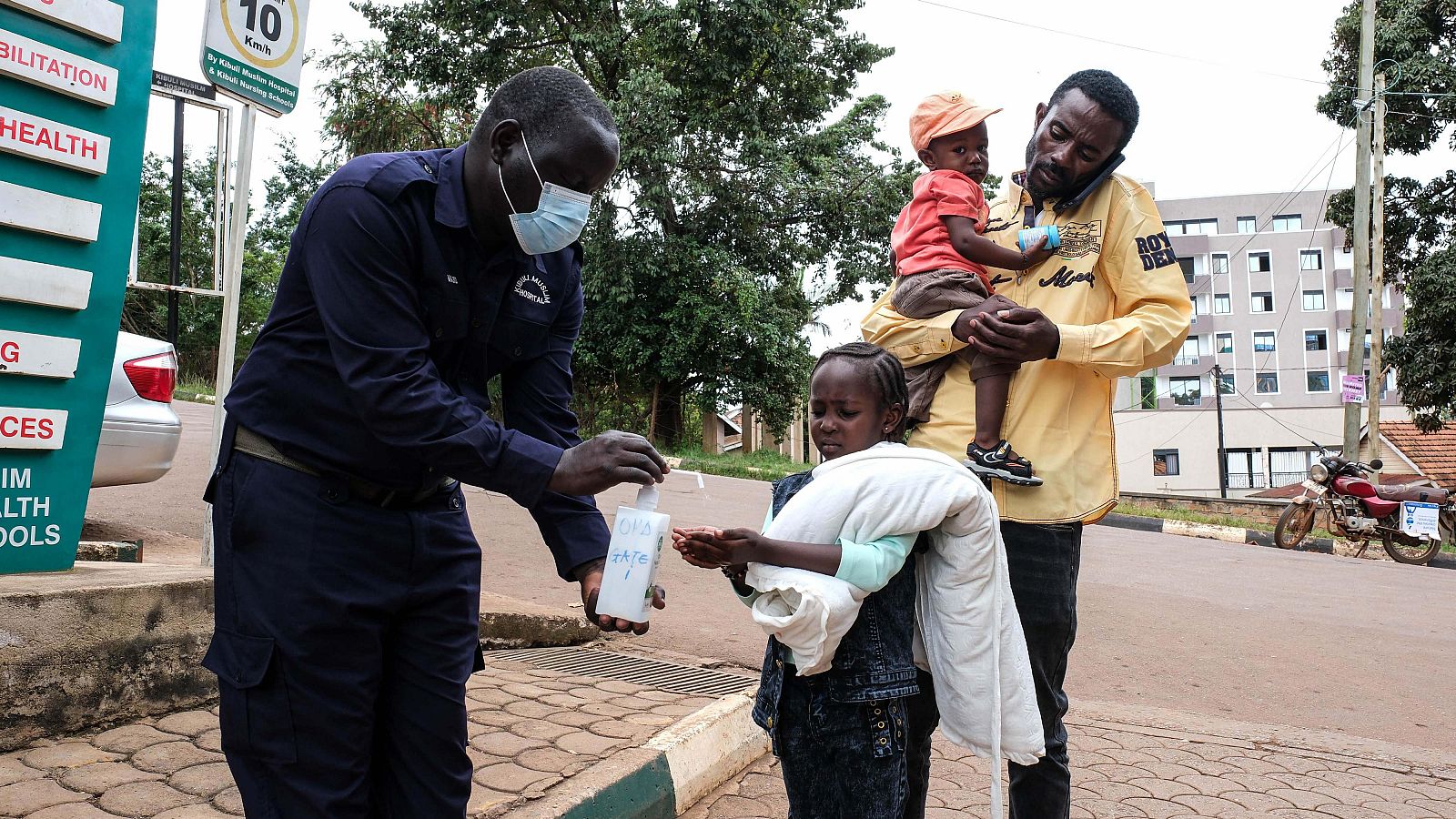 Sanidad considera “muy bajo” el riesgo de ébola en españa tras el brote detectado en congo y uganda. 2 17072653