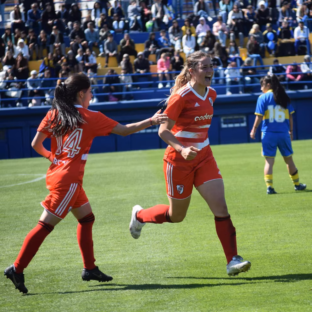 Tiene 17 años, su padre fue un reconocido delantero y ya tiene una hamburguesa con su nombre: la nueva joya de la selección femenina 2 Pk3jwselmfholpkhllraxenpsu