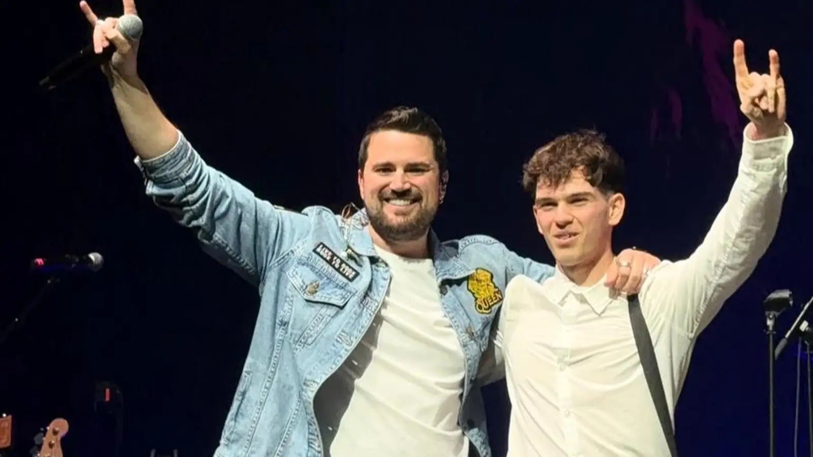 Carlos y jordi, los fans que actúan con dani martín: “cantar con tu ídolo está al alcance de muy pocos” 2 Carlos diaz jordi escude 97