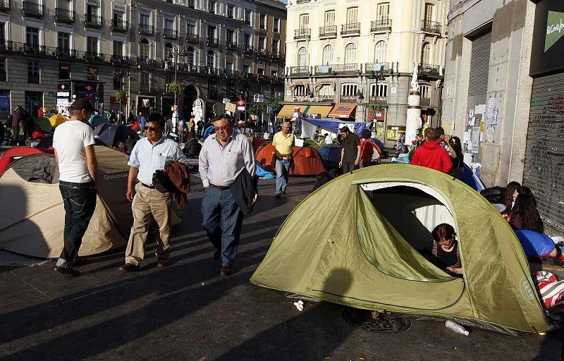 Histórico: sol revive el espíritu del 15-m con una acampada que exige al gobierno "contratos indefinidos ya" 2 Sol revive el espíritu del 15-m