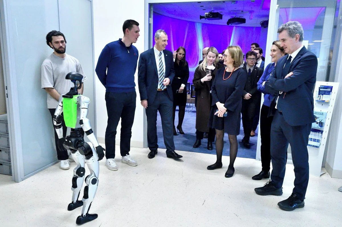 Extraordinario: robots que ya lo hacen casi todo: abre en zaragoza el primer centro en españa de entrenamiento. 3 Robots que ya lo hacen casi todo