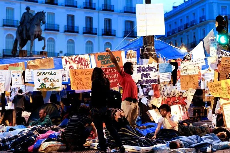 Histórico: sol revive el espíritu del 15-m con una acampada que exige al gobierno "contratos indefinidos ya" 3 Sol revive el espíritu del 15-m
