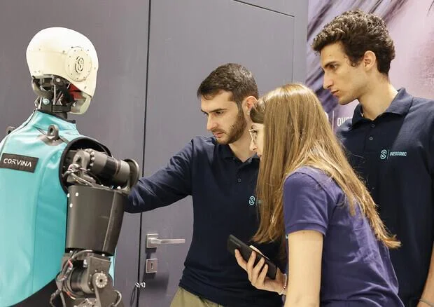 Extraordinario: robots que ya lo hacen casi todo: abre en zaragoza el primer centro en españa de entrenamiento. 2 Robots que ya lo hacen casi todo