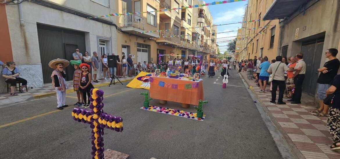 Un grupo de jóvenes persigue y apaliza