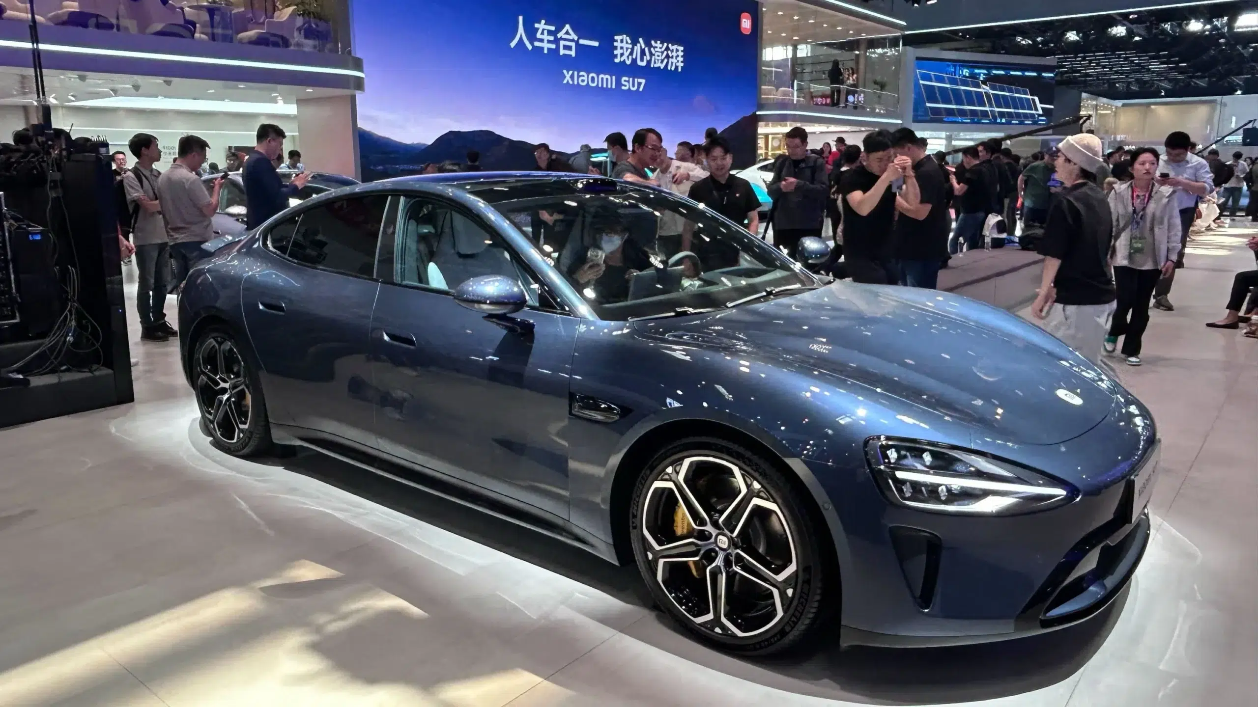 China y la ue acuerdan reducir oficial a la mitad las exportaciones de coches híbridos. 1 China y la ue acuerdan reducir