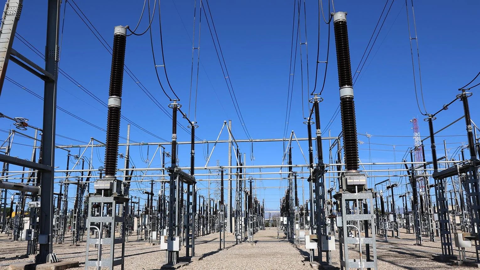 Sorprendente: la luz supera los 200 euros/mwh por primera vez desde la crisis energética provocada por la guerra de ucrania. 2 Luz supera los 200 euros