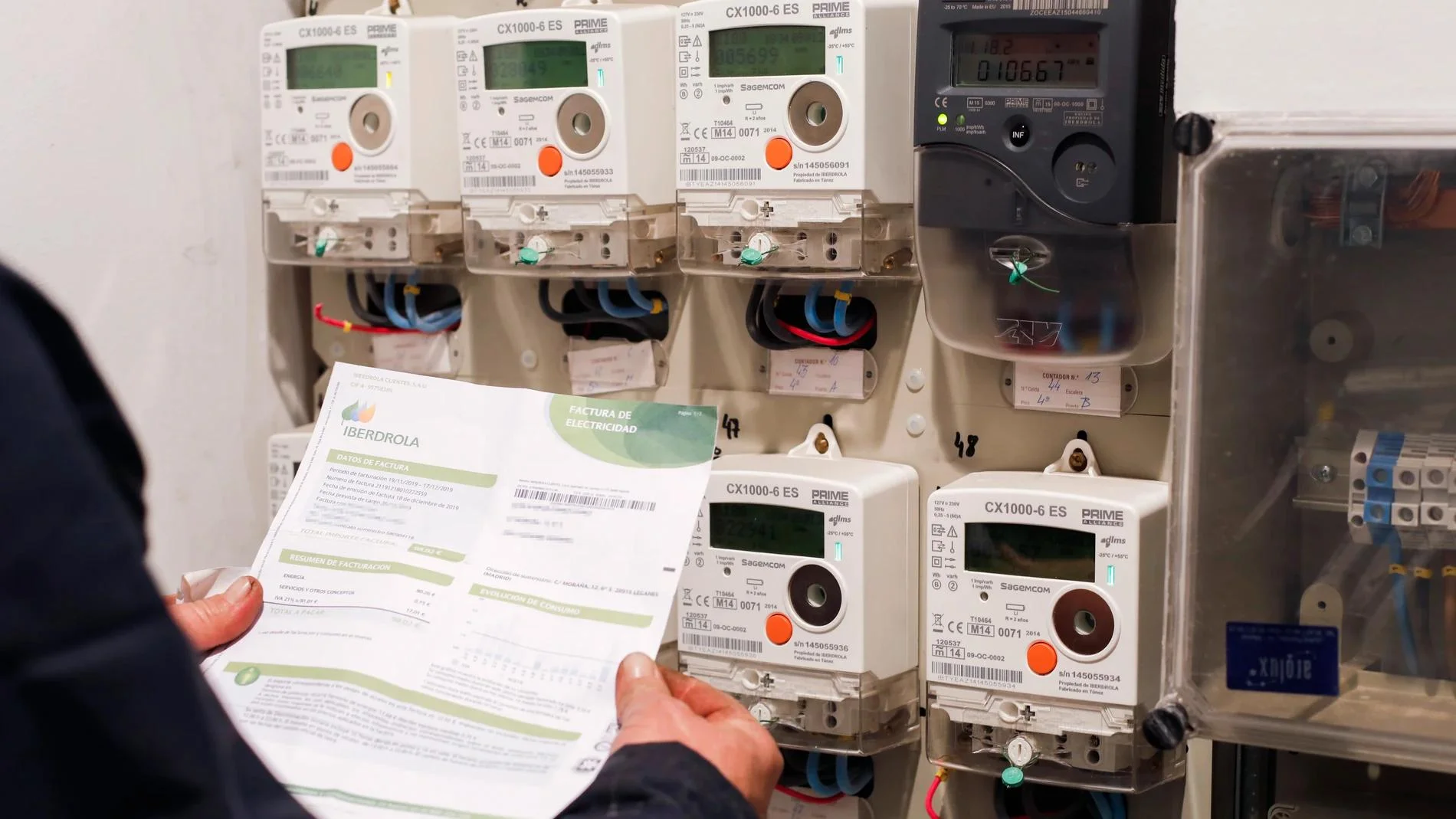 Sorprendente: la luz supera los 200 euros/mwh por primera vez desde la crisis energética provocada por la guerra de ucrania. 1 Luz supera los 200 euros